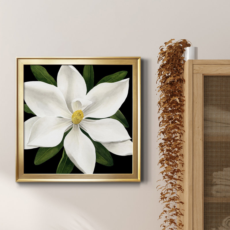 «Midnight Magnolia I», reproduction encadrée de qualité supérieure - prête à être accrochée, H 17,5 po x l 17,5 po x P 1,5 po