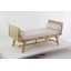Banc en rotin Cole et gris avec siège et coussins latéraux en tissu blanc
