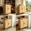 Armoire de rangement décorative à deux portes en rotin naturel avec quatre niveaux d'espace de rangement, compartiments réglables, panneaux latéraux médiévaux et modernes