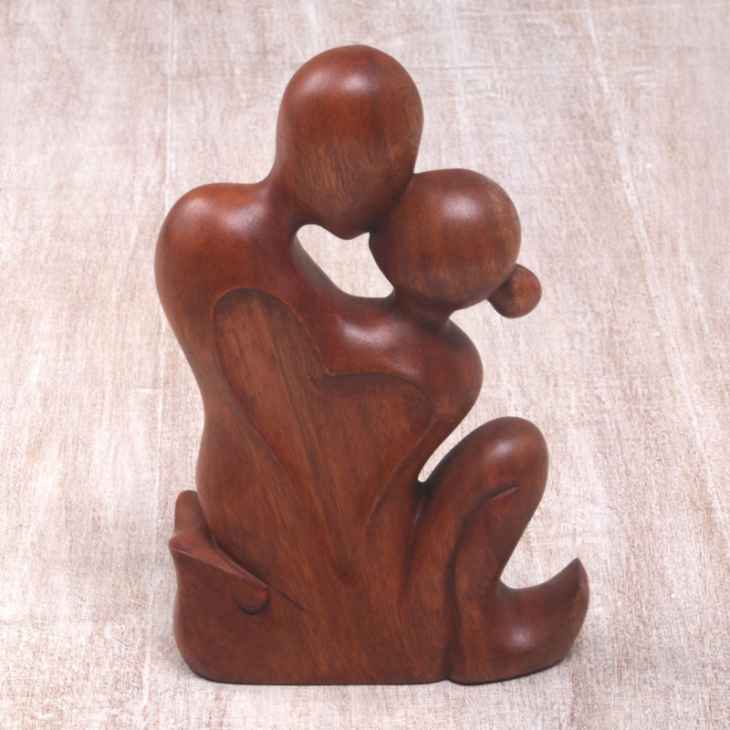 Statue en bois Eithne Loves Bond