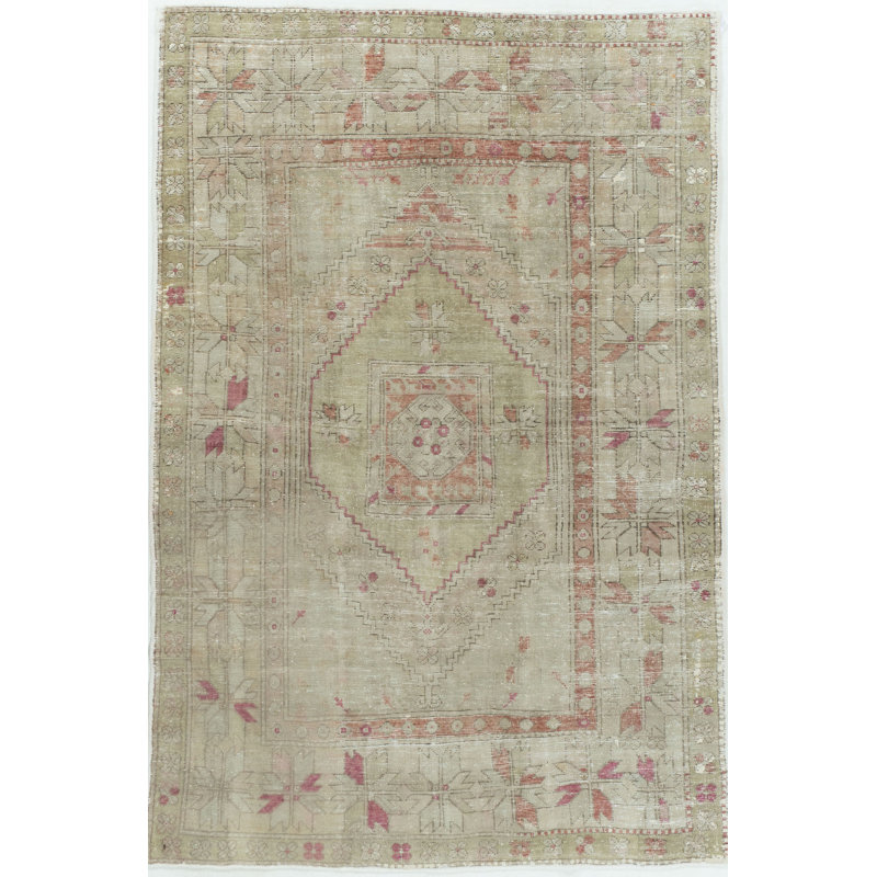 Tapis unique vert pâle / brique / fuchsia / taupe 5 pi 4 po x 8 pi One-of-a-Kind