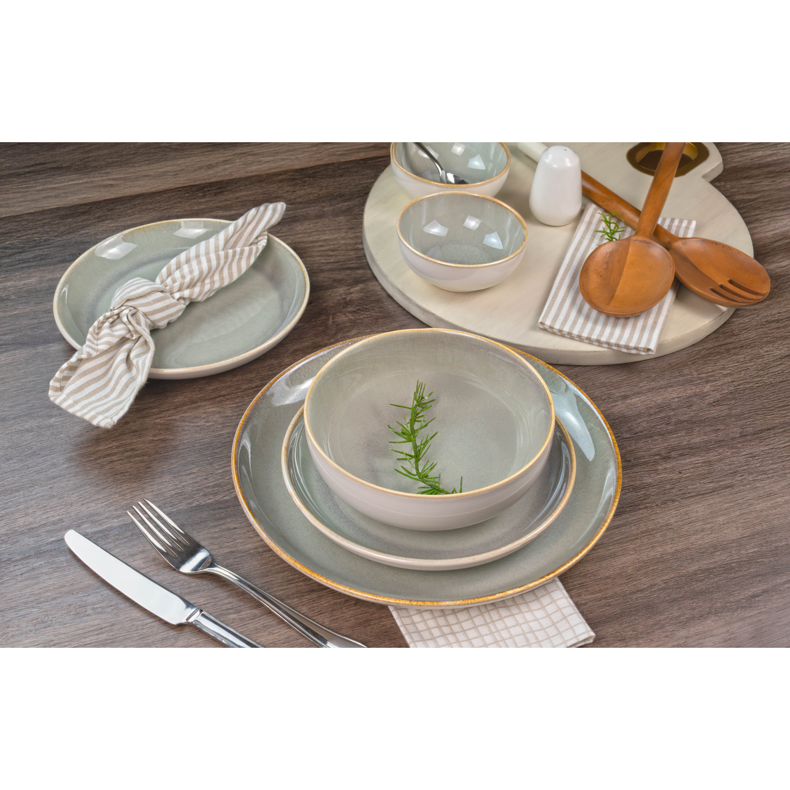 Resona Stoneware 16 Piece Dinnerware Set - Service for 4, Moss Green/Cream