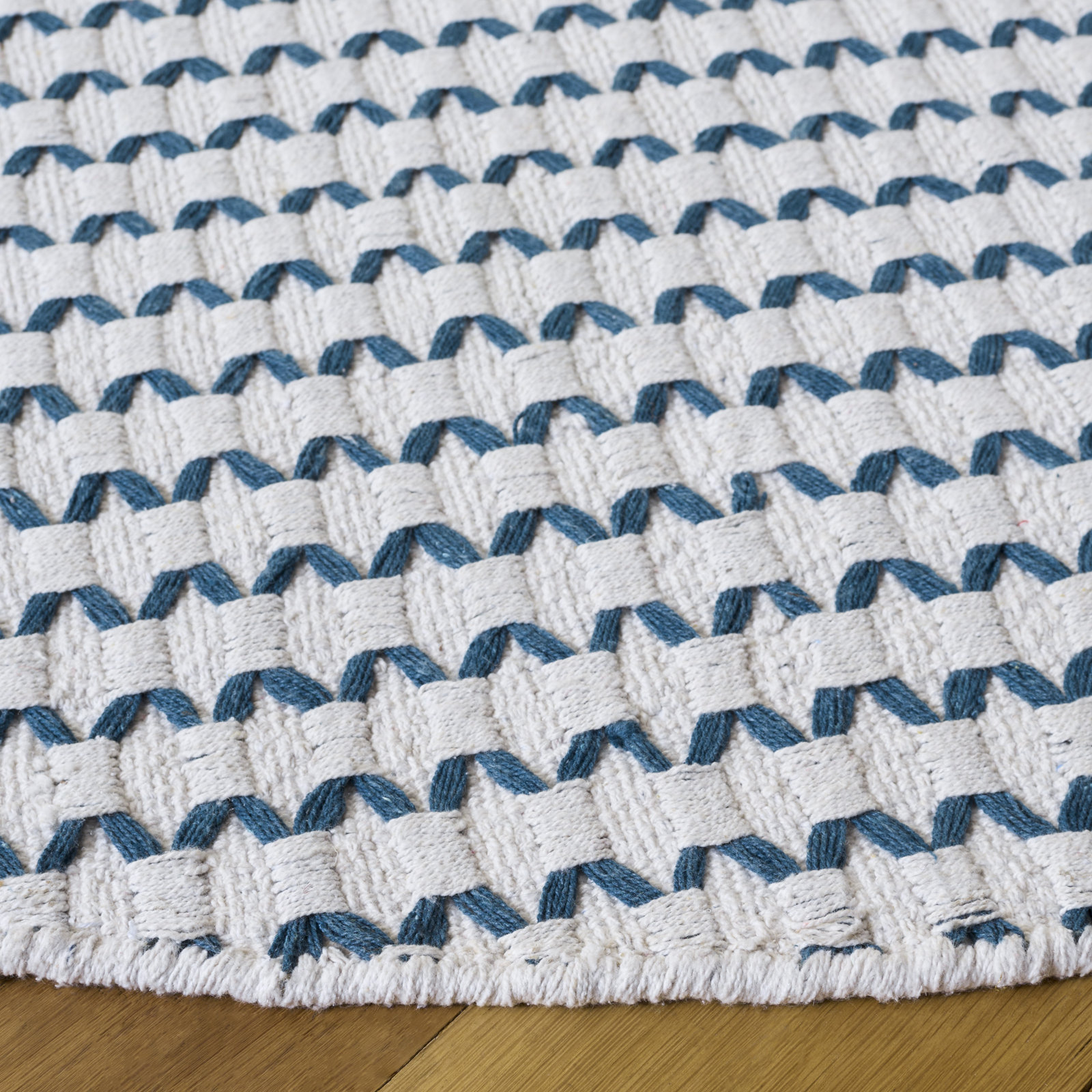 Hand-Woven Chevron Cotton Rug, Round 6'