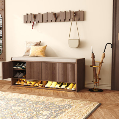 Banc de rangement pour chaussures 47,24 po cannelé avec 4 portes et tablette réglable