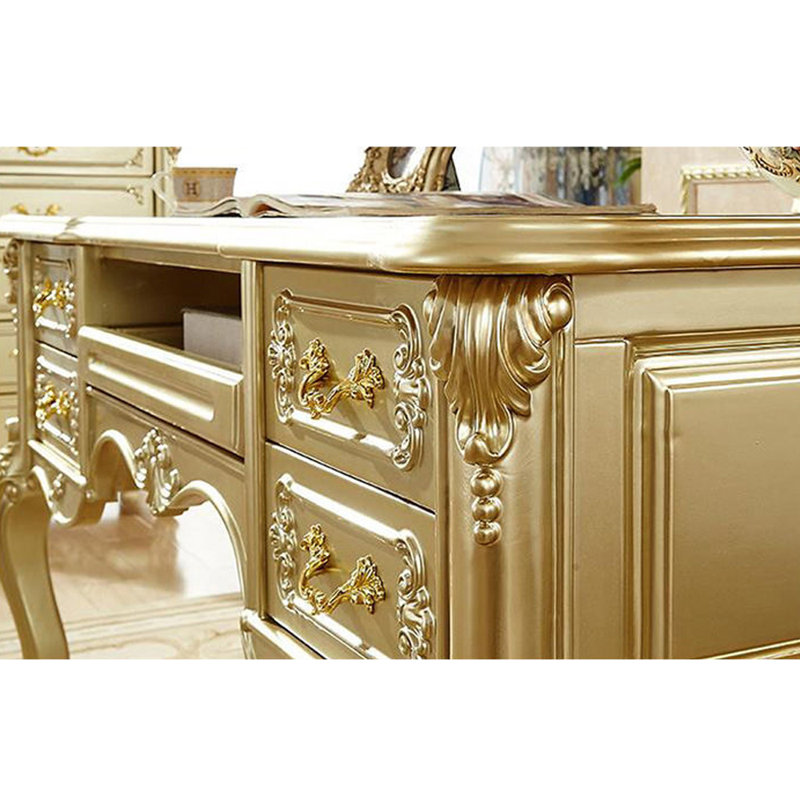 Grand bureau sculpté de style européen