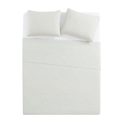 VCNY Home Solomun 3-Piece Pinsonic Damask Microfiber Quilt Set