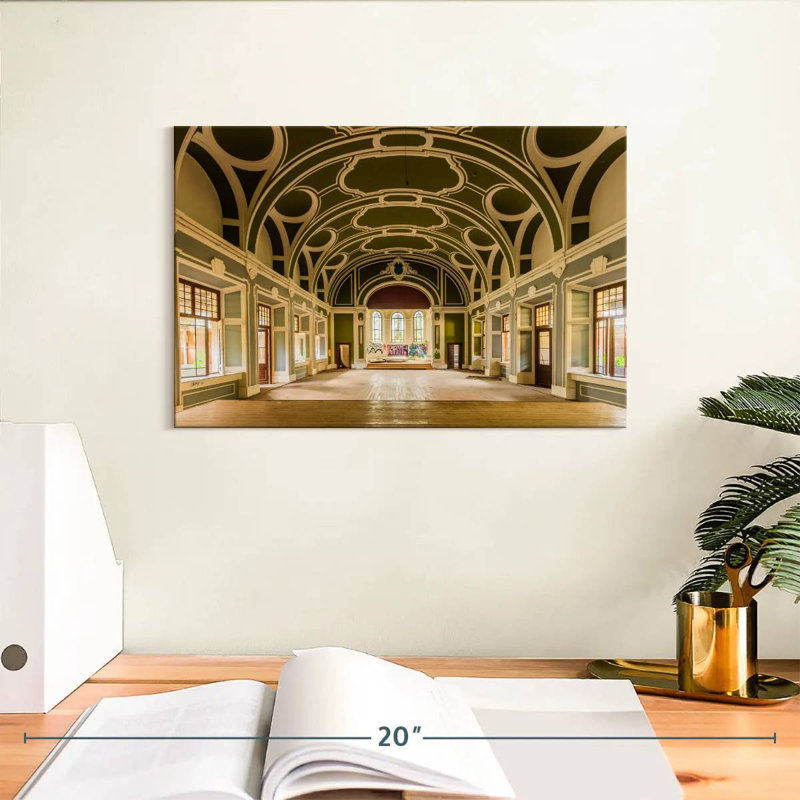 Salle de bal bien éclairée, H 8 po x l 12 po