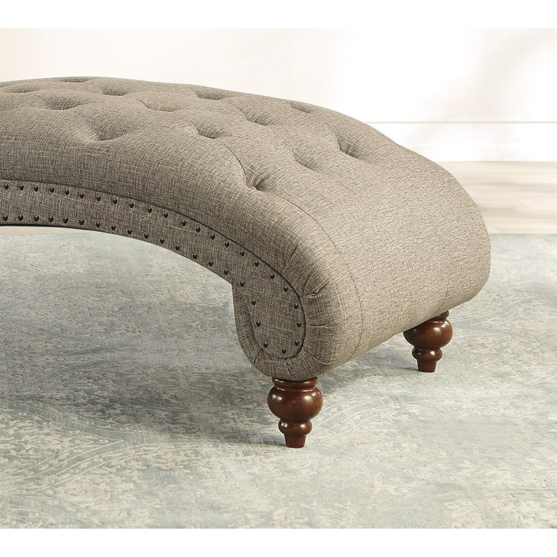 Chaise chic avec capitonnage à boutons, tissu texturé, structure en bois massif robuste et traversin de soutien élégant avec housse en tissu à boutons, garniture cloutée, construction relaxante