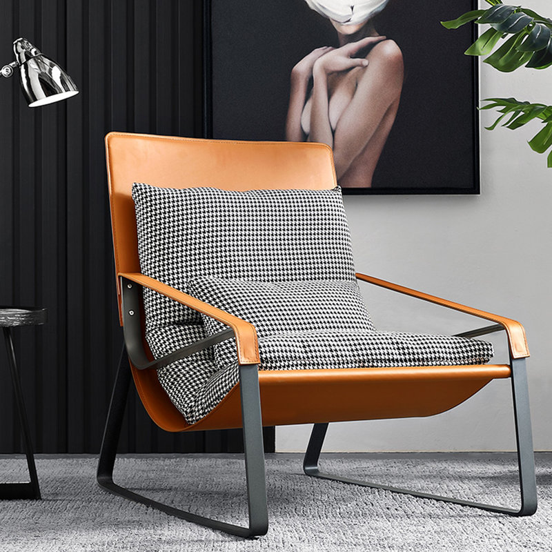 Chaise longue à coussin bas de 28,3 po Kopec, Coussin en duvet pied-de-poule, Cuir orange
