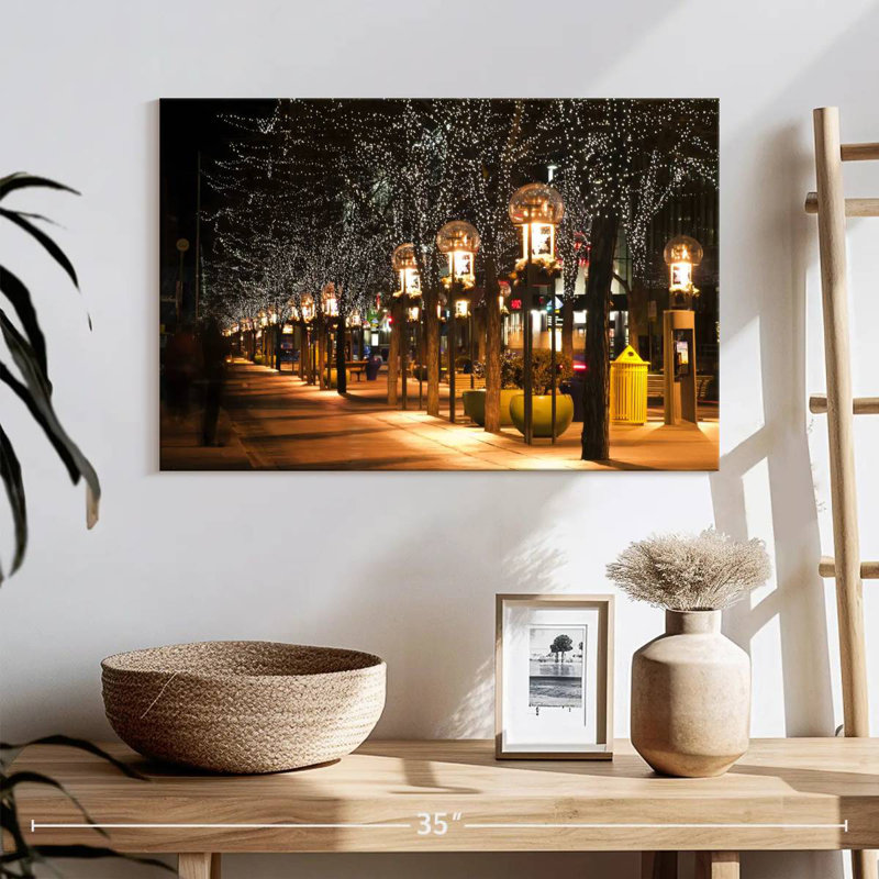 Sireci Christmas Lamp Post, 32" H x 48" W