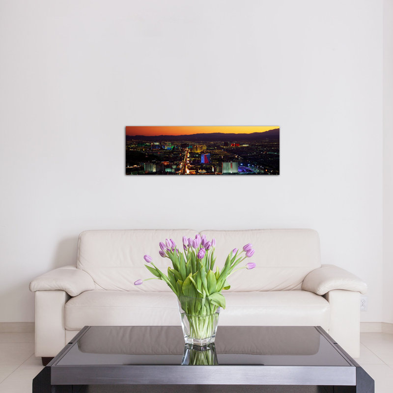 "Hotel Las Vegas Nevada" par Panoramic Images, reproduction sur toile tendue sur châssis, H 24 po x l 72 po x P 1,5 po