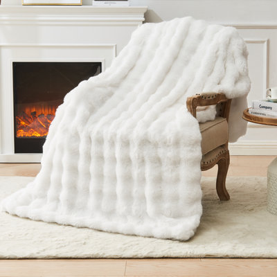 EMME Faux Fur Blanket White - Big Bubble Rabbit Cozy Blanket for Couch, Small Fluffy Fuzzy Cozy Blanket, Thick Furry Plush Shaggy Blankets