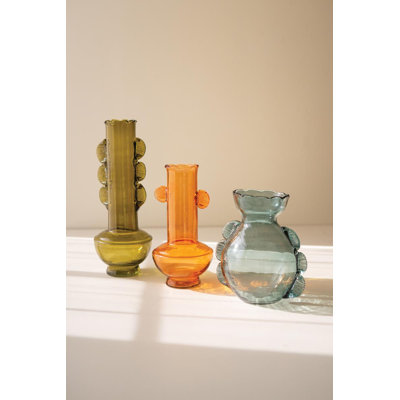 ENSEMBLE DE TROIS VASES EN VERRE - Une conception unique