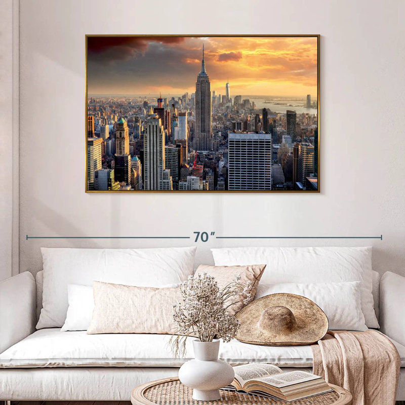 New York City High Rises, 46 po x 31 po, Cadre flottant doré