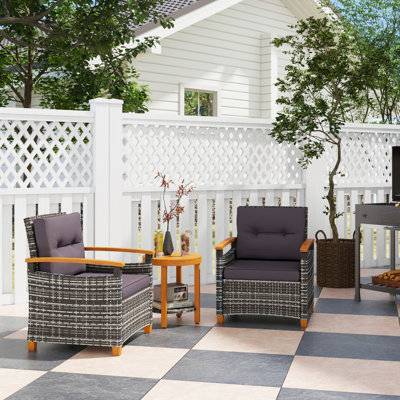 Mobilier de bistro gris pour 3 terrasses. Sièges d'extérieur rembourrés en PE pour porche. , Confortable et facile à assembler. Chaise: l 26 po x P 27,6 po x H 31,1 po. Table: 19,7 po. H 18,9 po. Capacité de charge: 352 lb (chaise), 88 (table)