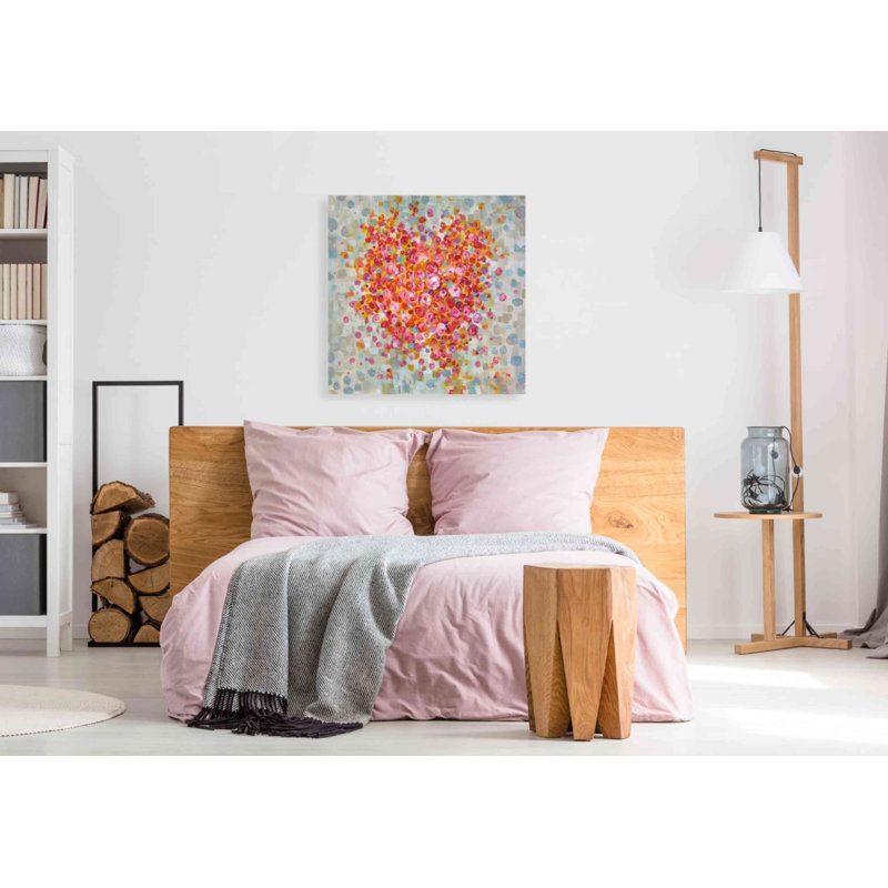 «Circle of Hearts» par Danhui Nai, art mural sur toile, H 37 po x l 37 po x P 1,5 po