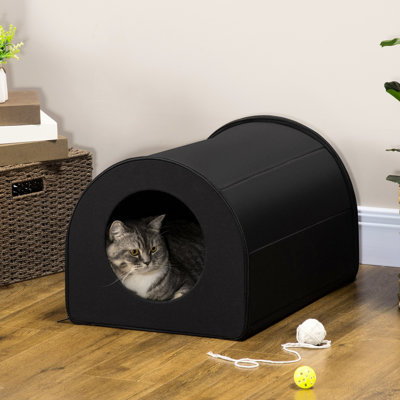 Maison pour animaux chauffée pour chats, abri d'hiver portatif et imperméable, noir. Garde les chats au chaud avec l'isolation et le lit. Débit d'air par les fenêtres à l'avant et à l'arrière. Chat de 21,82 po de profondeur x 15,92 po de largeur, 13,44 po de hauteur, 4,29 lb