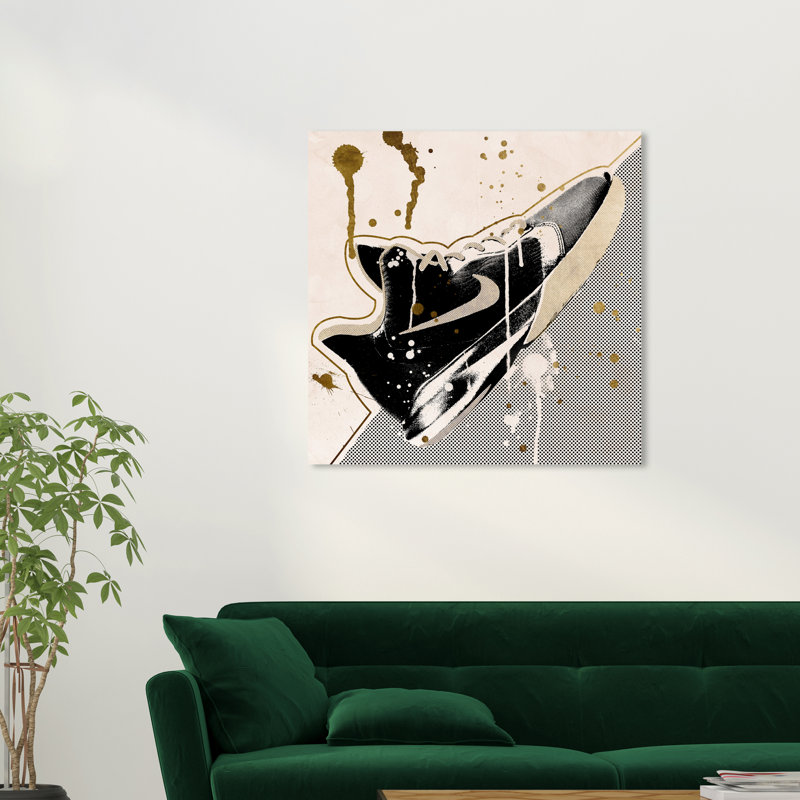 «Inverted Sneaker», impression sur toile tendue, H 30 po x l 30 po x P 0,8 po