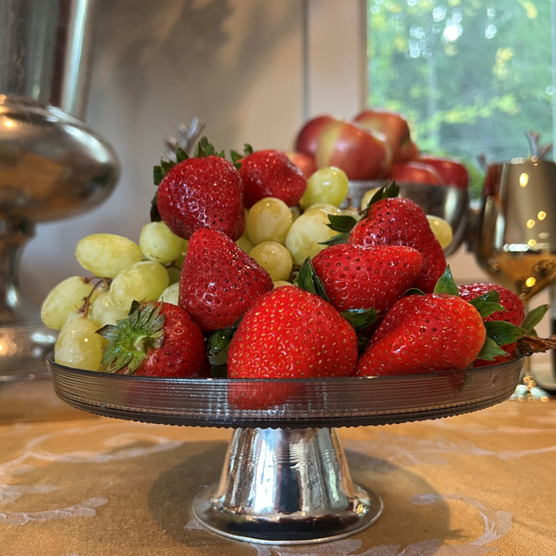Assiette à gâteaux grise et argentée