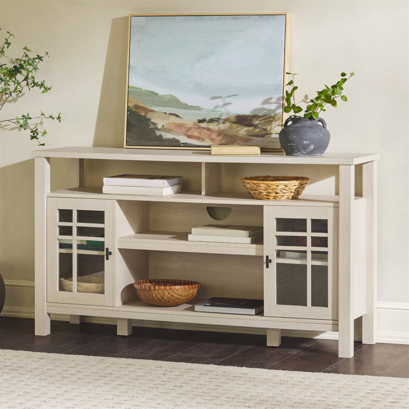 Buffet transitionnel polyvalent avec fenêtres élégantes et beaucoup de rangement
