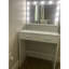 Bureau de meuble-lavabo de chambre à coucher avec rangement à 2 niveaux, lumières miroir, grand tiroir - option d'éclairage blanc 3 modes d'éclairage, miroir, glamour
