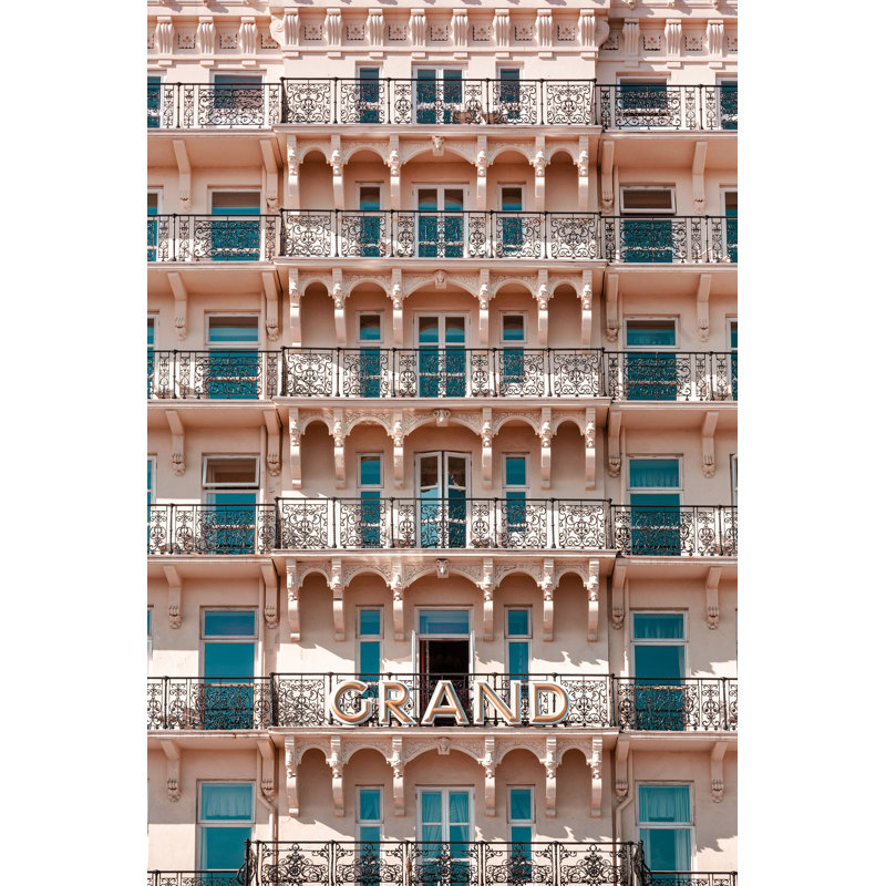 Grand Hotel - Photographie de cadre photo sur papier, H 47 po x l 33 po, Encadré naturel