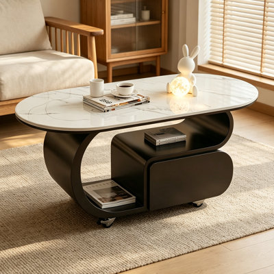 Table basse moderne et minimaliste de style crème