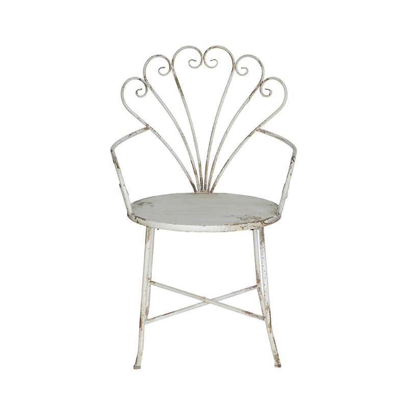 Chaise en fer blanc vieilli 24,5 x 22 x 38 po avec dossier orné d'un éventail