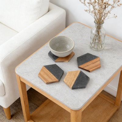 Ensemble de sous-verres hexagonaux en bois et en marbre noir, sous-verres en acacia rustique moderne pour boissons avec pieds de protection, sous-verres de table décoratifs pour table basse, décor de maison, de mariage et de pendaison de crémaillère