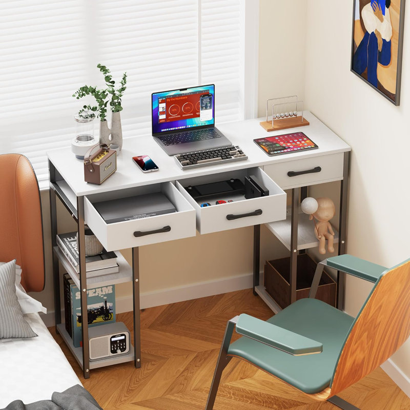 Petit bureau d'ordinateur de 43 pouces avec prises de courant et port de charge USB