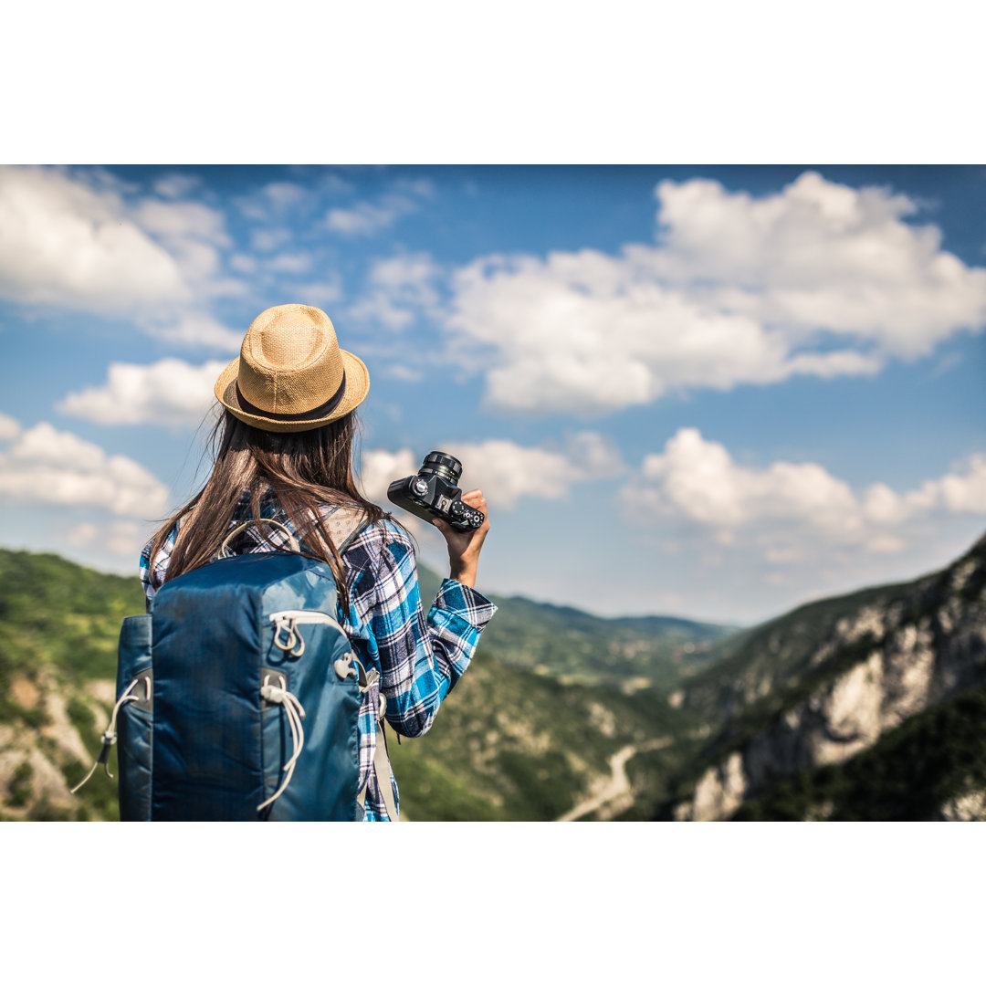 Junge Frau in der Natur