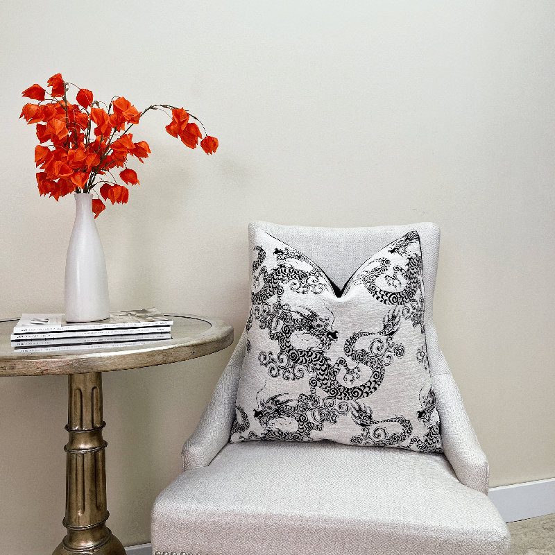 Housse de coussin en chenille brodée, Noir / blanc brodé, H 20 po x l 20 po