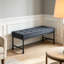 Banc d'appoint de style industriel avec structure métallique en forme de tuyau d'eau (122 cm), recouvert de velours gris et de mousse à mémoire de forme