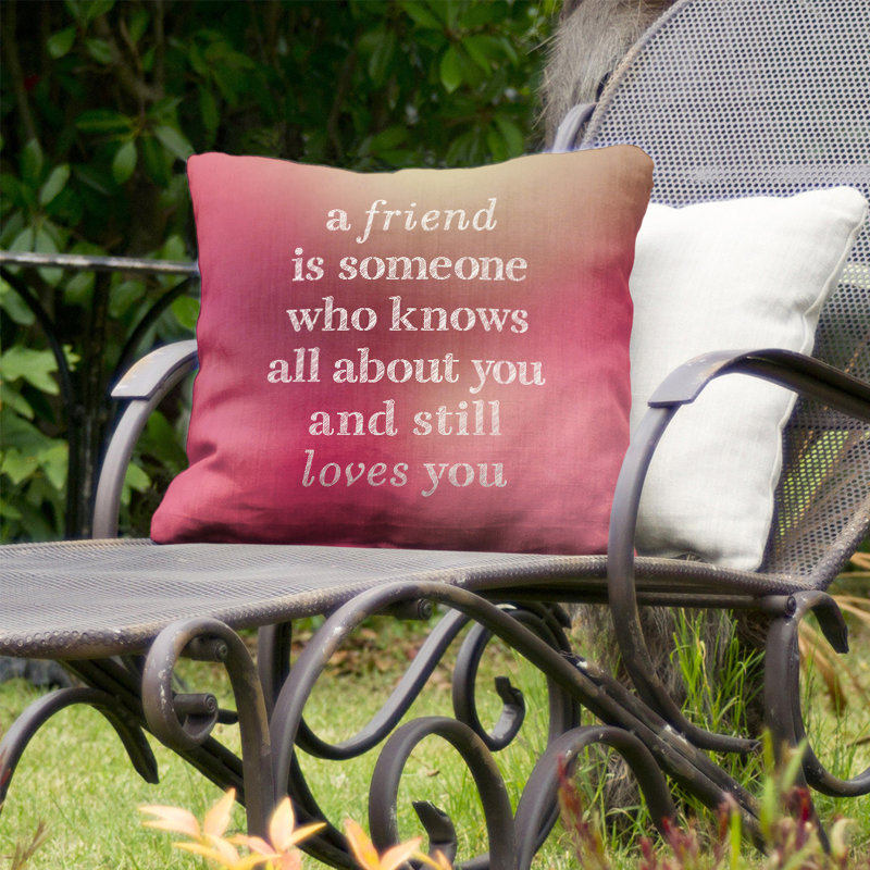 Coussin intérieur / extérieur Love and Friendship, 16 po x 1 po, Lueur rose