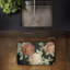 Tapis de sol anti-fatigue «Beauty Of The Blossom» sur fond noir, design par Lanie Loreth, 30 po x 18 po
