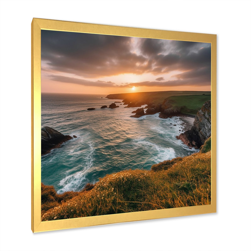 Coucher de soleil sur la falaise I - art mural toile côtière, H 30 po x l 30 po x P 1 po, Cadre doré à une seule photo
