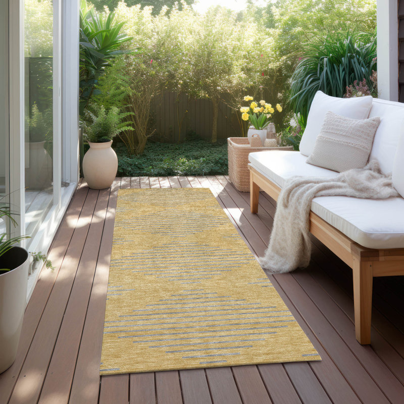 Tapis doré intérieur / extérieur lavable à la machine Chayden ACN1017, Tapis de couloir 2 pi 3 po x 7 pi 6 po