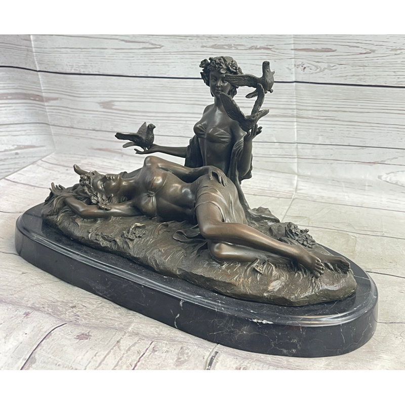 Figurines et sculptures Tayley