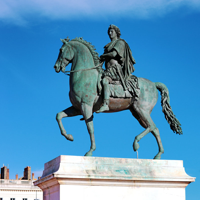 Statue cochère de Louis Xiv sur toile, H 12 po x l 12 po x P 1,25 po