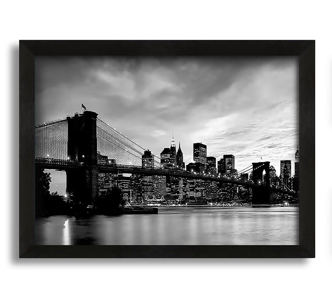 Gerahmtes Leinwandbild NYC Brooklyn Bridge Cloudy Night in Schwarz/Weiß