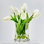 Petite tête en faux tulipes dans un vase, centre de table de petite taille