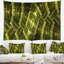 Tapisserie de grilles abstraites de protection en métal-28498875-102343356