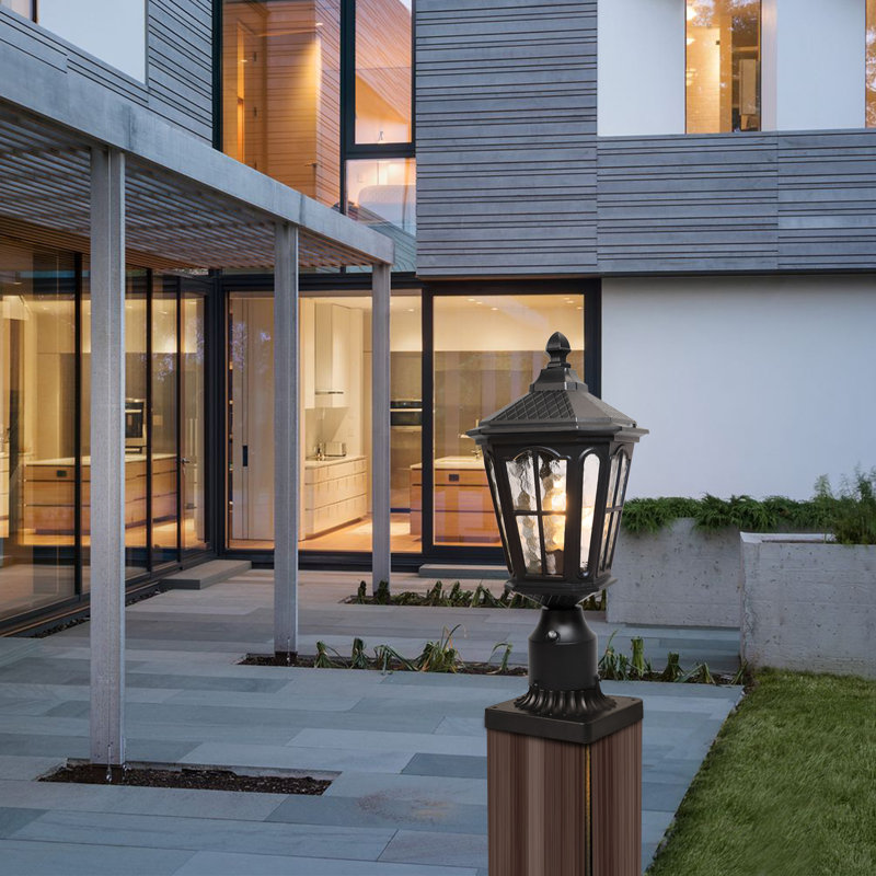 Luminaire à fixation sur pilier en verre 1 lumière H 17,7 po câblé