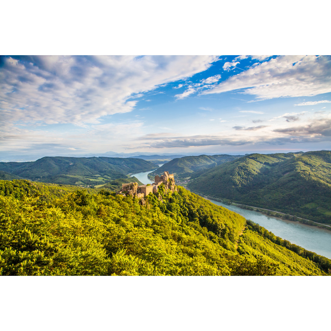 Landschaft mit Burgruine von Bluejay - Kunstdrucke auf Leinwand