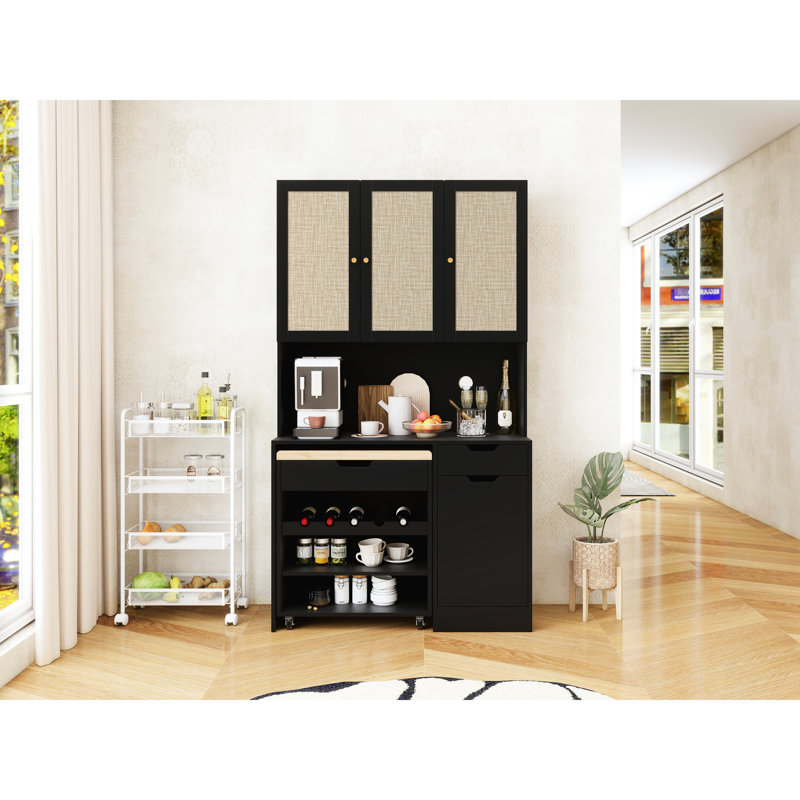 Armoire de cuisine noire 70,16 "avec 3 portes, tablettes réglables, support pour micro-ondes et garde-manger supplémentaire, haut, support à tablettes