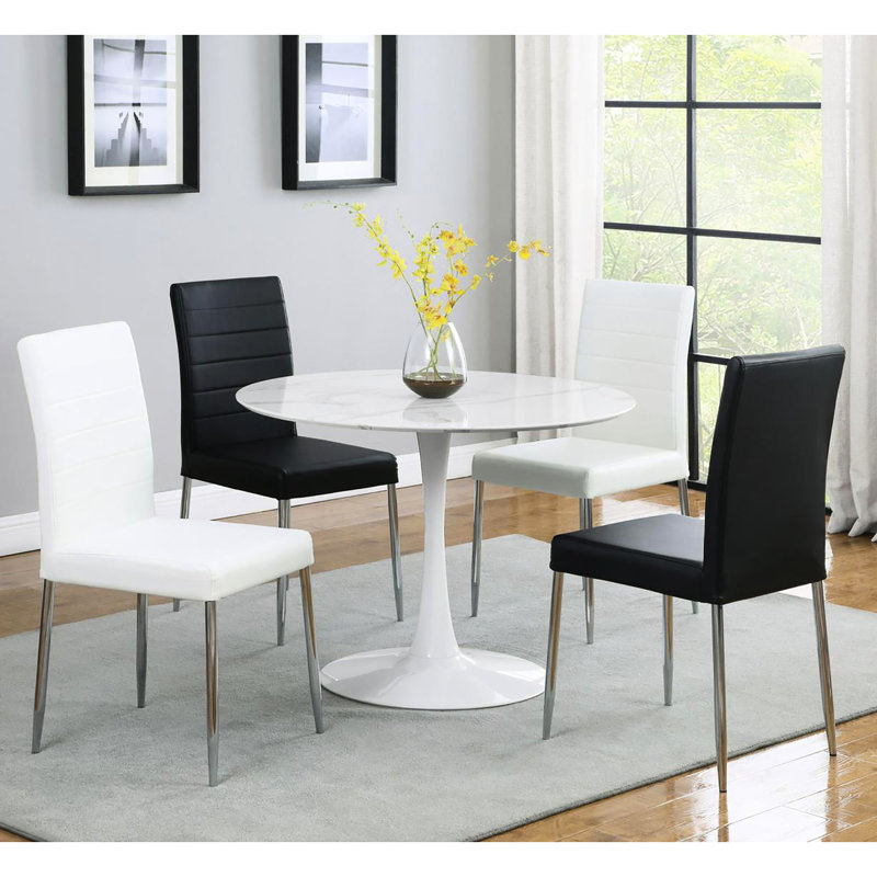 Chaises de salle à manger noires rembourrées (de 4) - Pieds et dossier pour le style