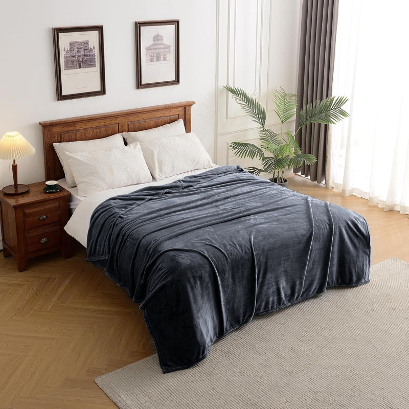 Plush Mink Fleece Blanket – Ultra-Soft, Lightweight Throw For All Seasons, 150cm x 200cm, Grey