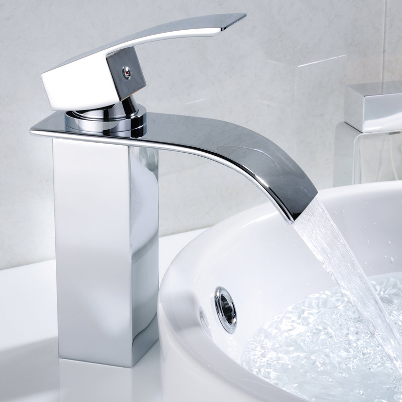 Robinet moderne pour salle de bain - Côté, forme géométrique à fixer sur le comptoir