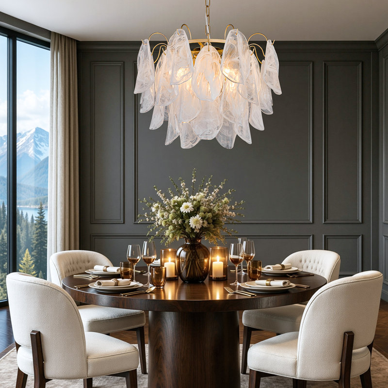 Lustre suspendu à 3 niveaux en verre soufflé blanc tourbillonnant, avec structure en métal doré, idéal pour salle à manger ou salon.