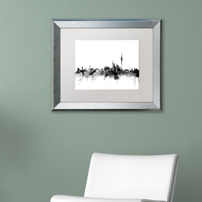 "berlin allemagne horizon b&w" par michael tompsett, impression encadrée